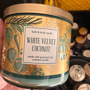 Bath & Body Works White Velvet Coconut Candle - Green & Gold